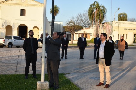 Paso a la inmortalidad del General José de San, izamiento del Pabellón Patrio.